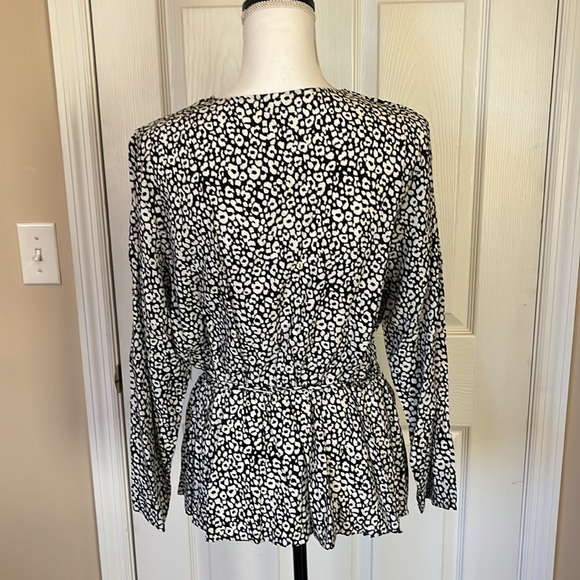 Old Navy Blouse - Picture 5 of 5